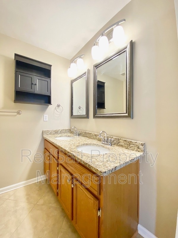 Building Photo - 145 Bridle Ln