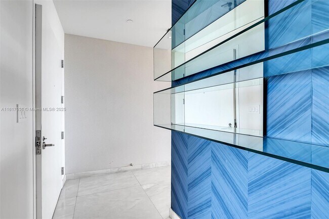 Building Photo - 2020 N Bayshore Dr