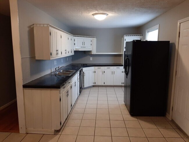 Building Photo - 105 Travis St