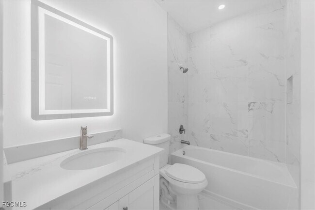 Building Photo - 1508 Hibiscus Ave