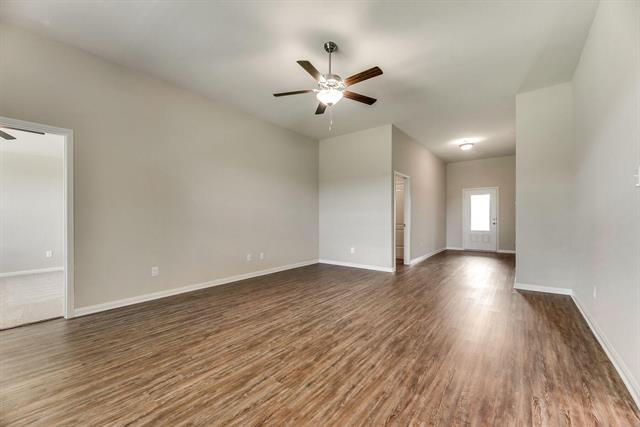 Building Photo - 5500 Persimmon Dr