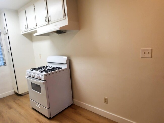 Interior Photo - 2346 W. 18th St