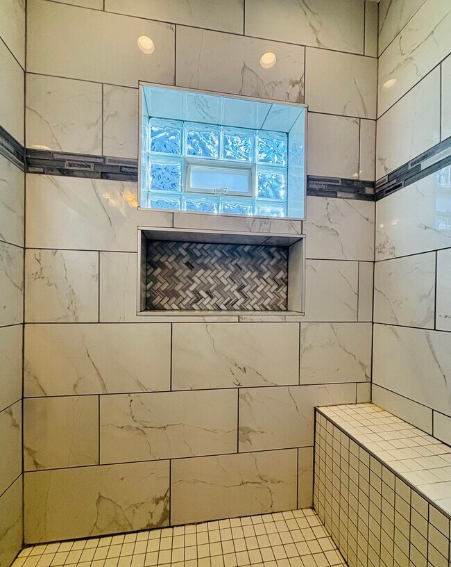 Building Photo - 3133 N Richmond St