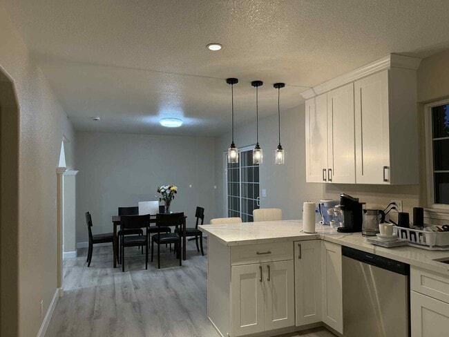 Building Photo - 3342 Dias Dr