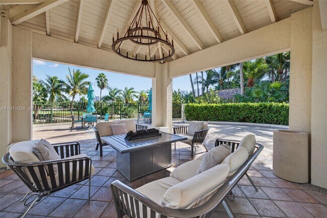 Building Photo - 19501 W Country Club Dr