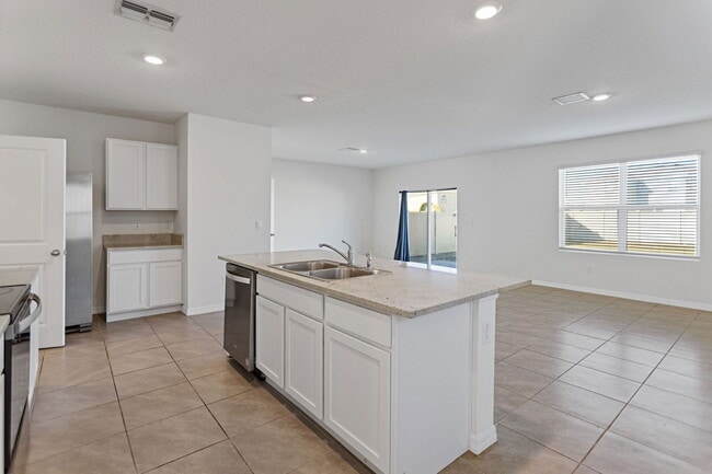 Building Photo - 5557 Birch River Trl