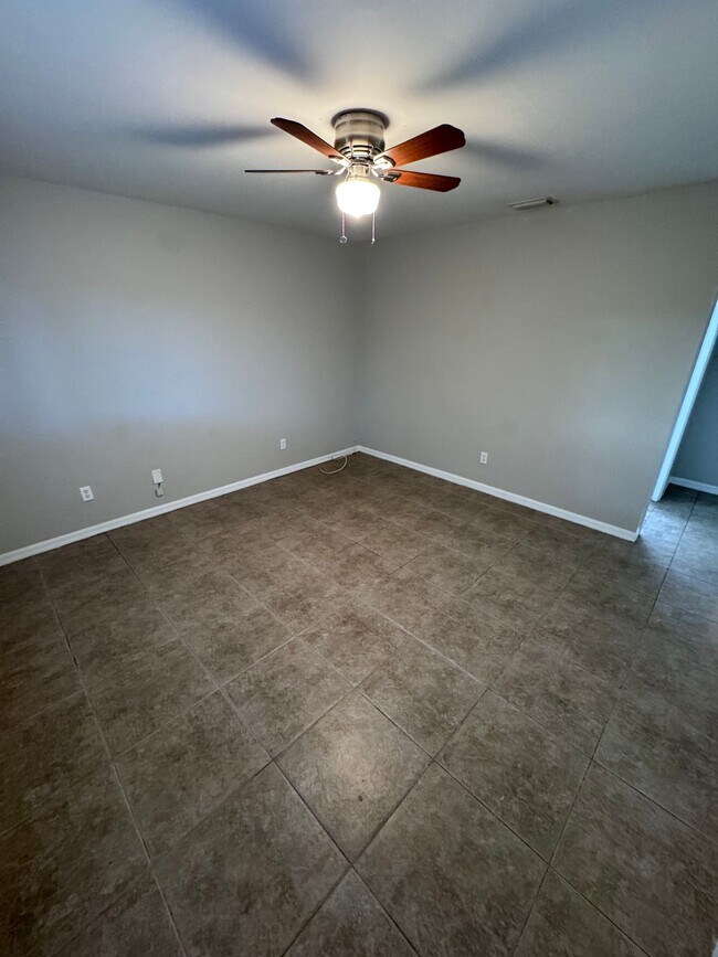 Building Photo - 343 Harold Ave S