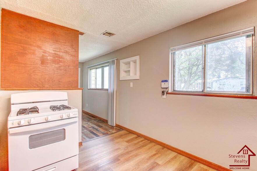 Building Photo - 1436 NW Ozmun Ave