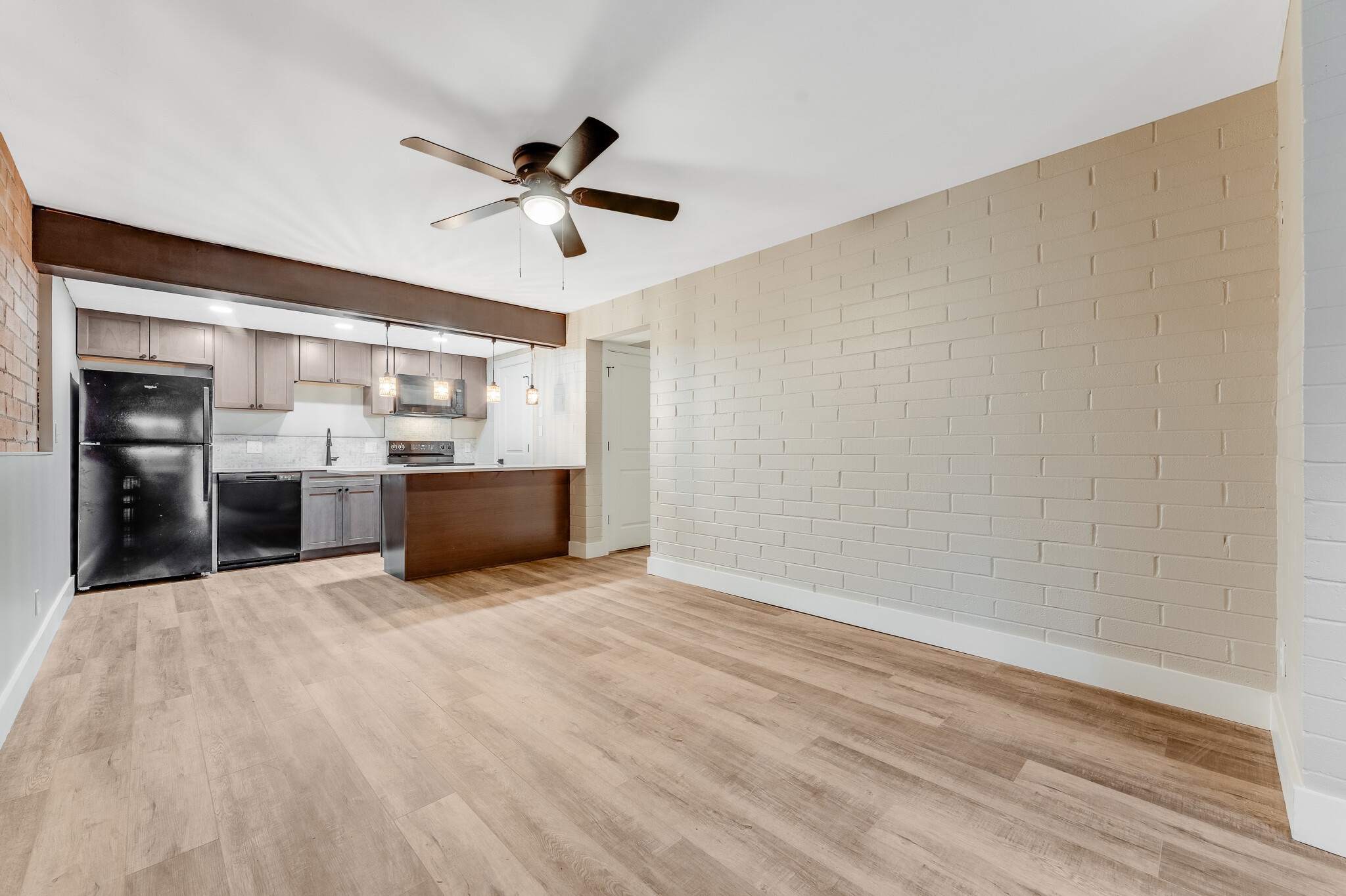 Building Photo - 2772 University Ave