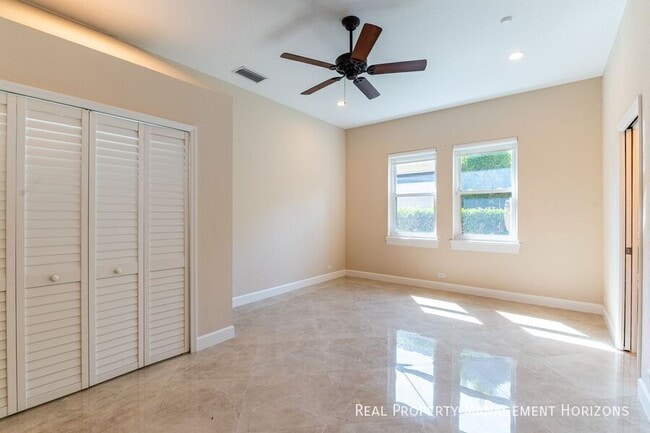 Building Photo - 6914 Stanhope Pl