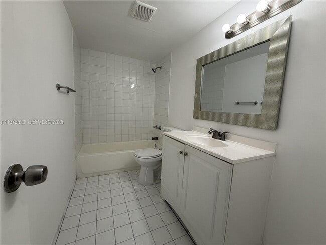 Building Photo - 15201 NE 6th Ave