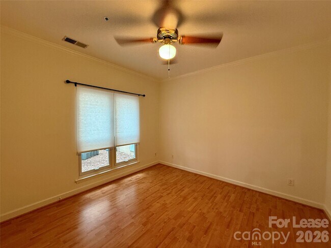 Building Photo - 18009 Kings Point Dr