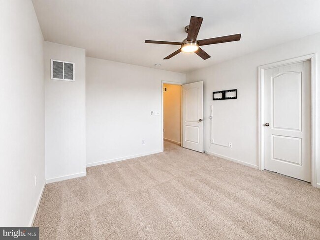 Building Photo - 4811 Hicks Dr