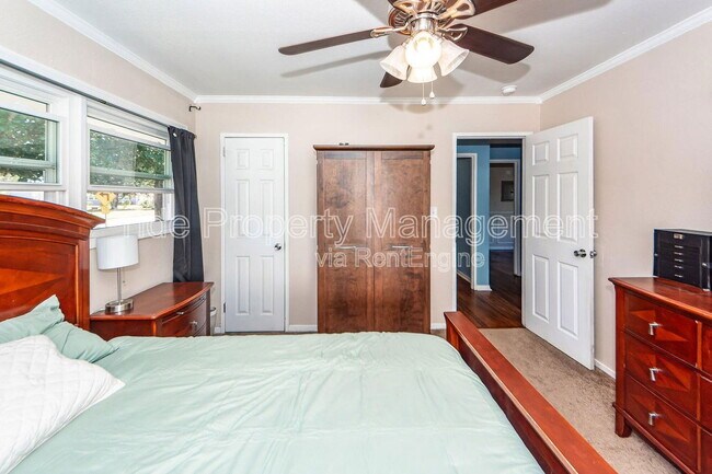 Building Photo - 1233 Hawthorne Cir