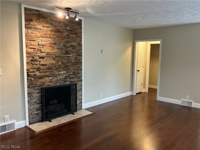 Building Photo - 3653 Brainard Rd