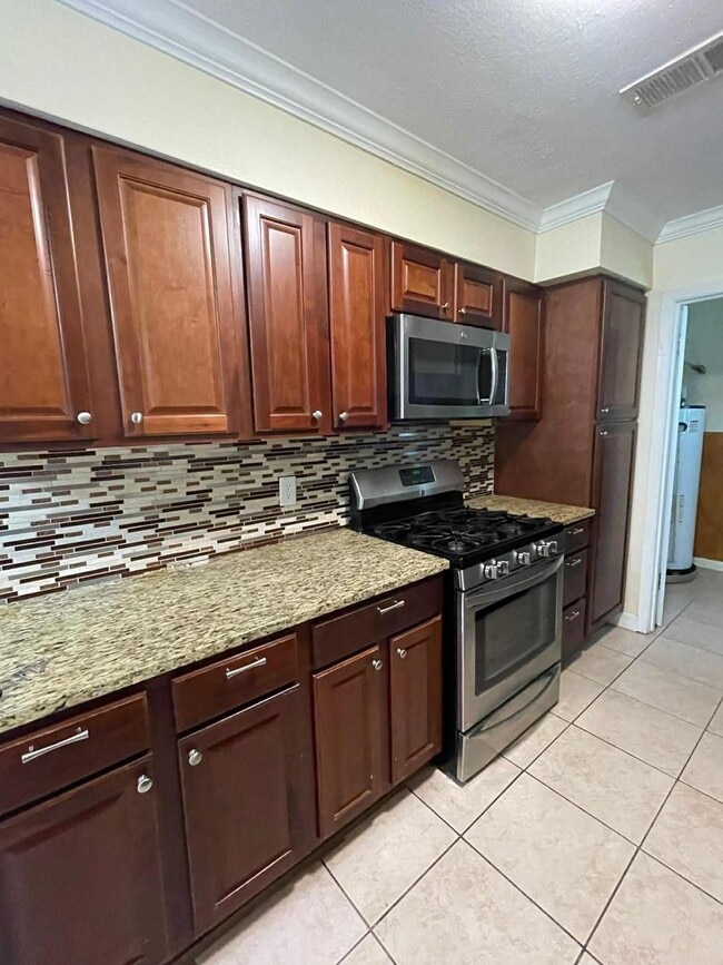 Building Photo - 7 Minutes to Barksdale AFB