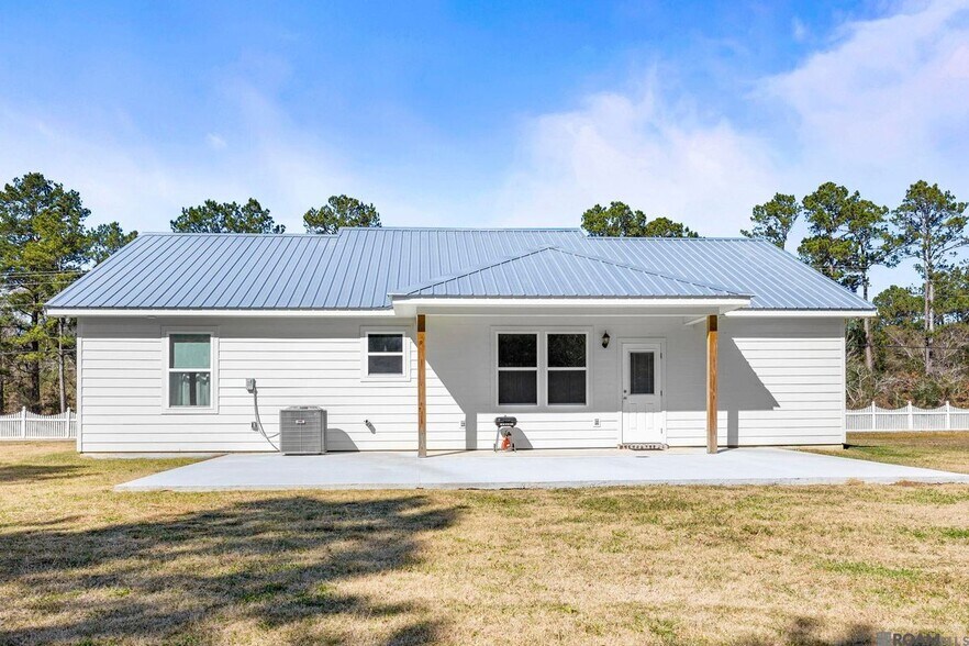 Building Photo - 26400 Ponchatoula Dr