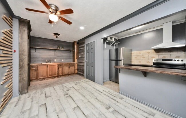 Building Photo - 5622 W Montgomery Rd