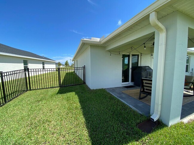 Building Photo - 11060 Middle Strm Dr