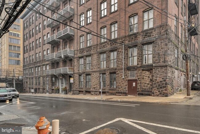 Building Photo - 428 N 13th Street Unit 3B