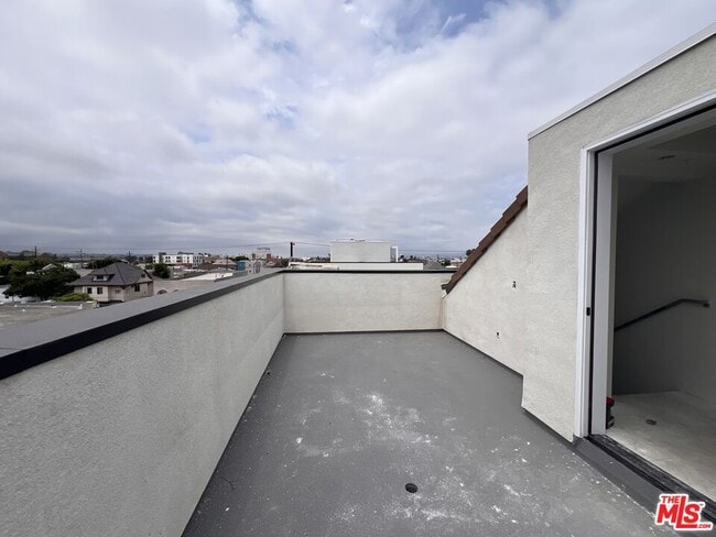 Building Photo - 1230 S Berendo St