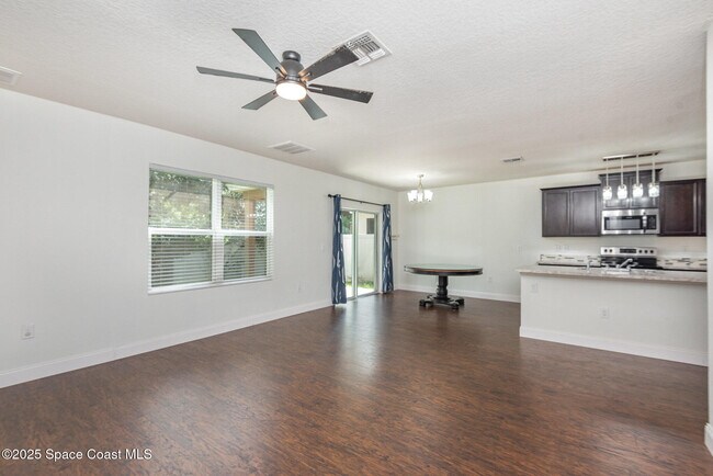 Building Photo - 2675 Falcon Ln