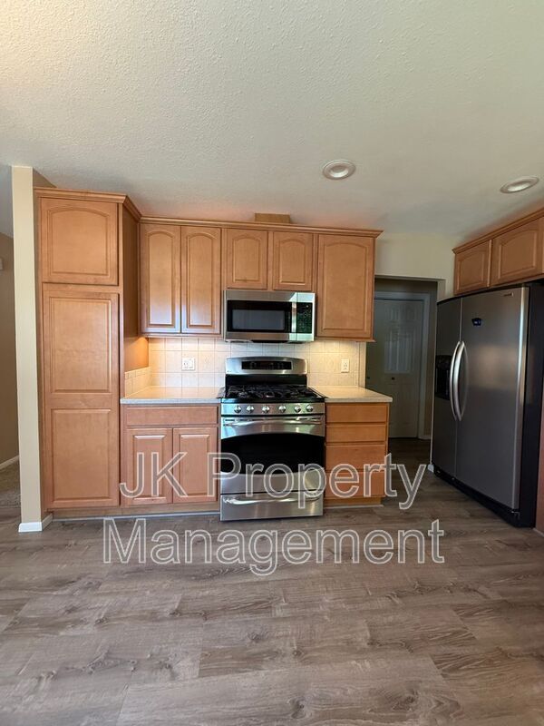 Building Photo - 512 52nd St S