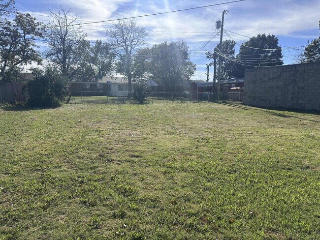 Building Photo - 1-Bedroom Duplex in Tulsa!