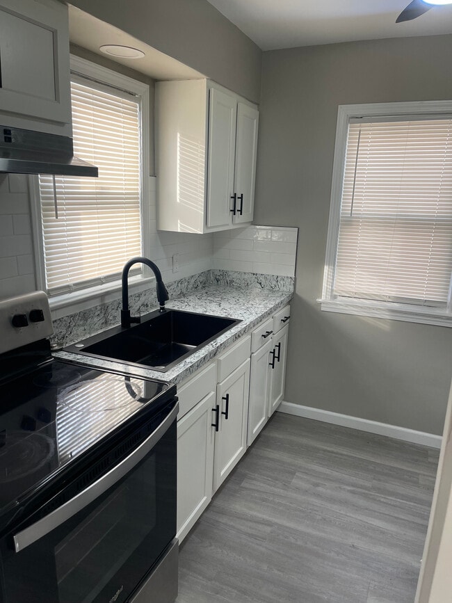 Building Photo - 869 Seward Ave