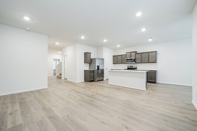 Building Photo - 2126 Thornton Dr