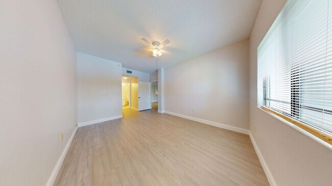 Building Photo - 2Bd /2Ba Condo with Stunning Lake Views!  ...