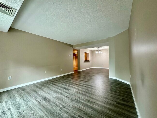 Building Photo - 100 Place Ln