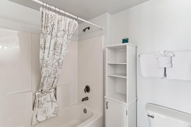 Building Photo - 9896 S Thomas Dr