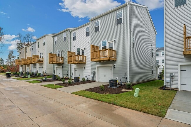 Building Photo - Available Now! New Construction - 3 Bedroo...