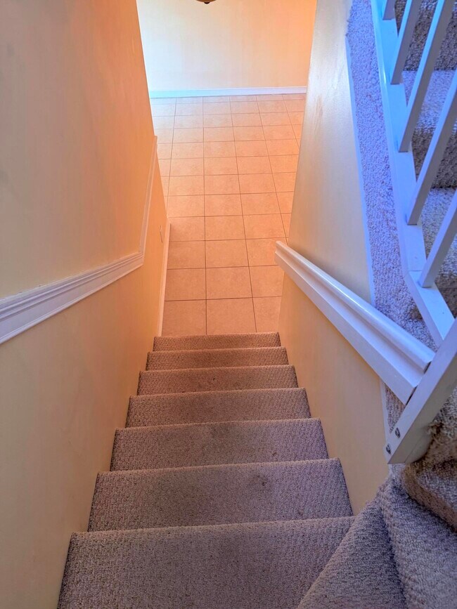 Building Photo - 1040 Lake Shore Dr