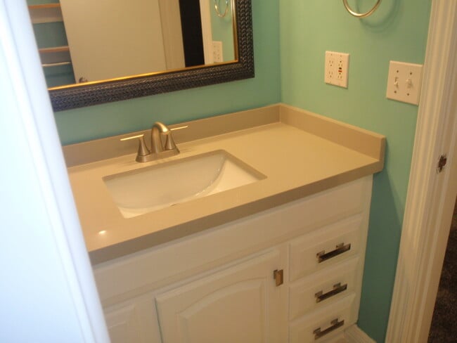 Building Photo - 6361 Clay Park Dr