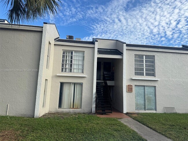 Primary Photo - 4519 Treehouse Ln