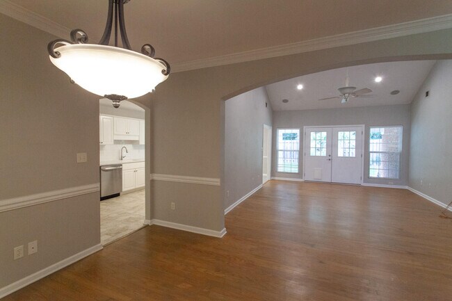 Building Photo - 318 Vanderbilt Dr