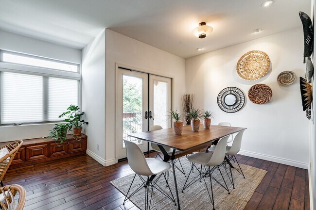 Building Photo - 109 W Montecito Wy