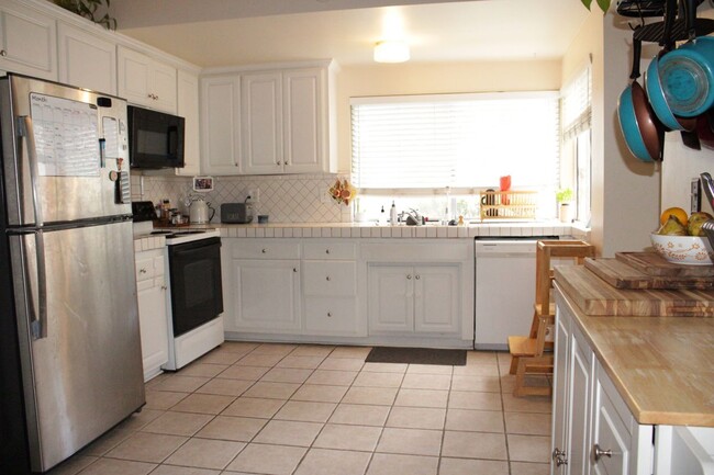 Building Photo - 12462 Rainier Cir
