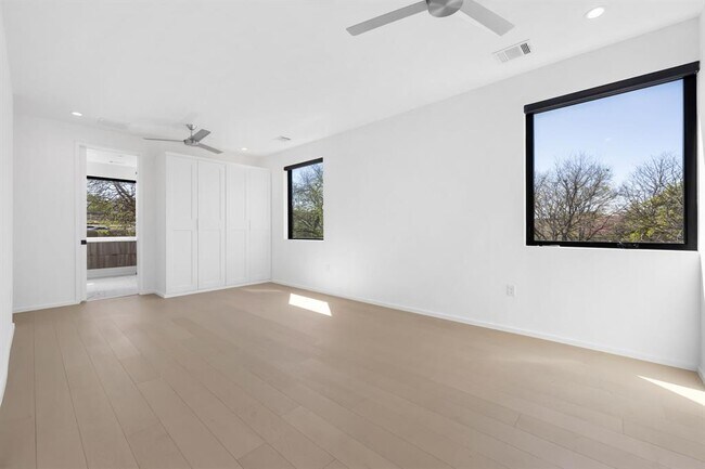 Building Photo - 2411 Winsted Ln