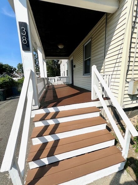 Building Photo - 38 Brown St