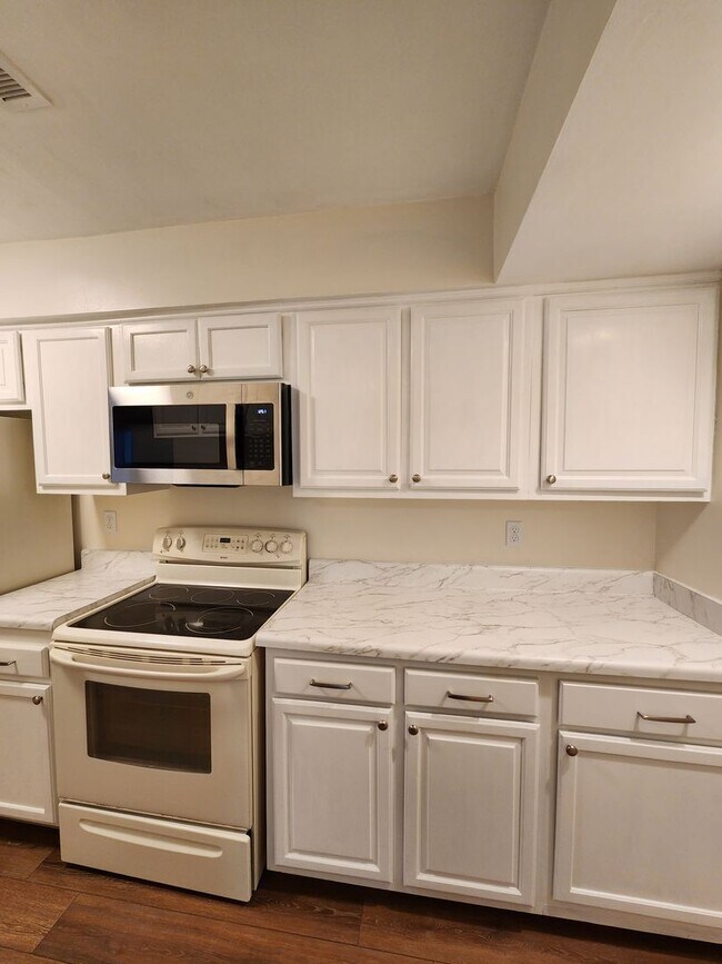 Building Photo - KEMPSVILLE LAKE