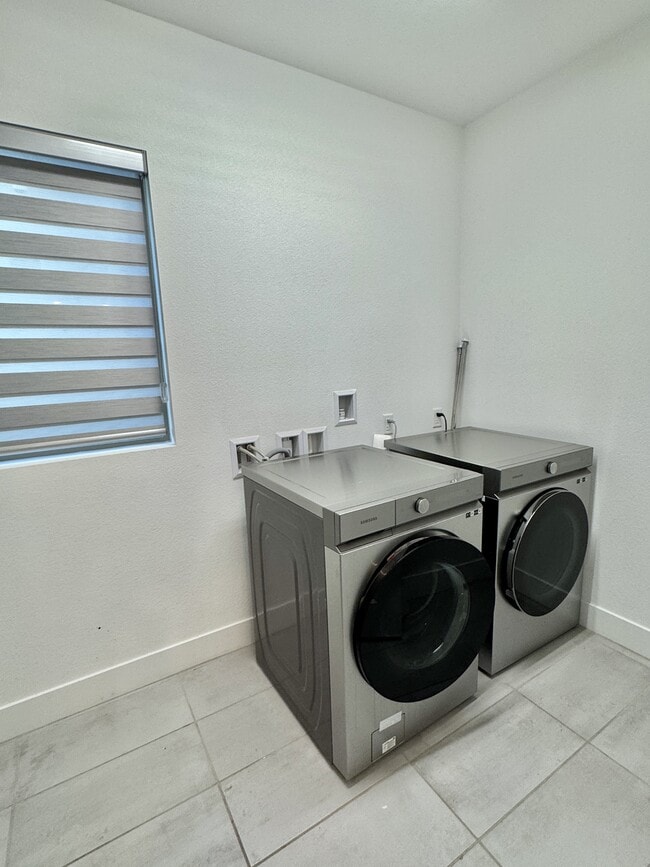 Building Photo - 8732 S Black Cordon Rd