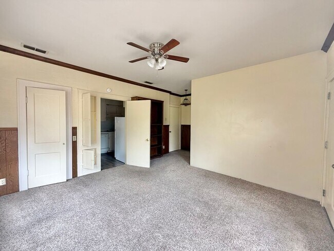 Building Photo - Charming Downtown Living in Tyler! 1 Bedroom 1 Bath! Available Now!