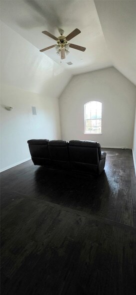 Building Photo - 1001 Llano Trce