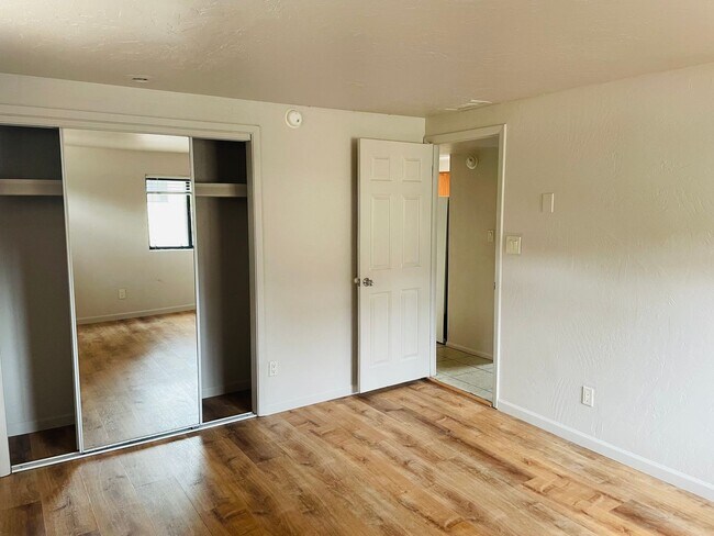 Building Photo - 50 Chaparral Dr