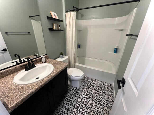 Building Photo - 2126 N Marketside Ave