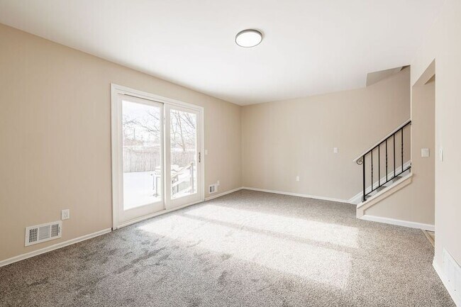 Building Photo - 14 Elm St