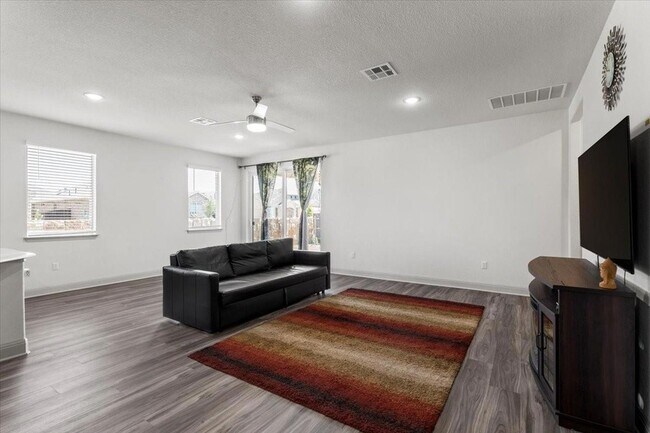 Building Photo - 18017 Nepi Dr